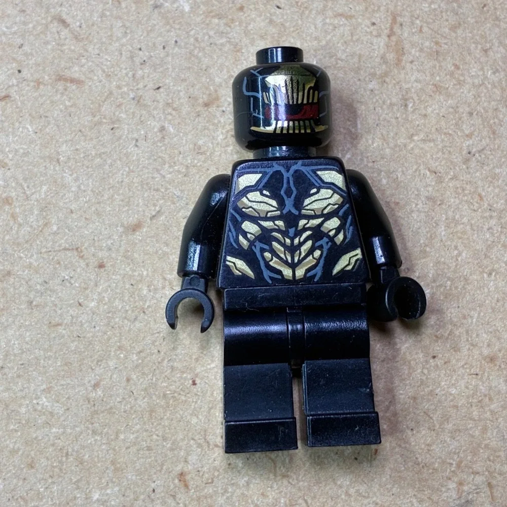 Lego Minifigure Avengers Endgames Outrider- Super Heroes